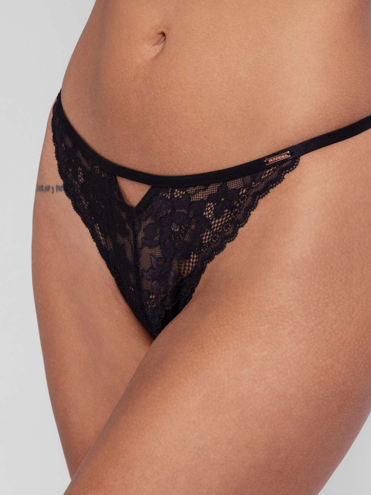 Anahi String