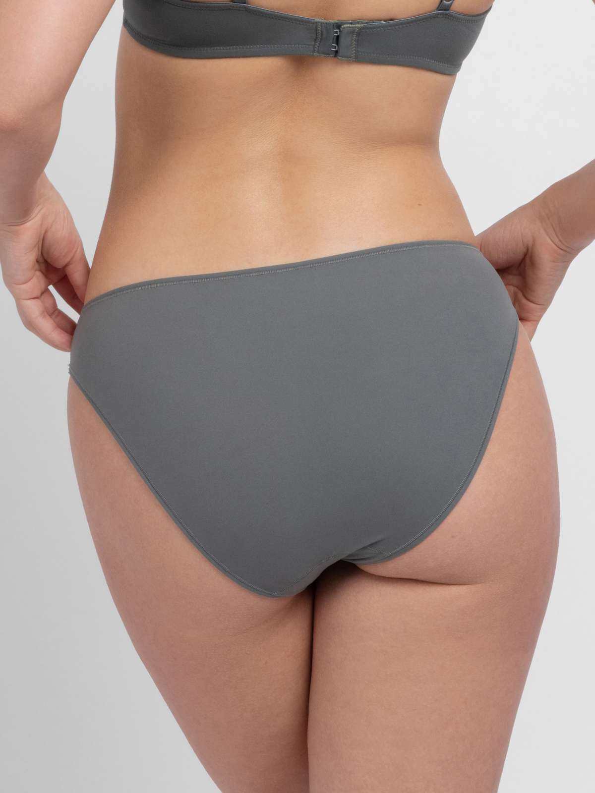 Noa Brief