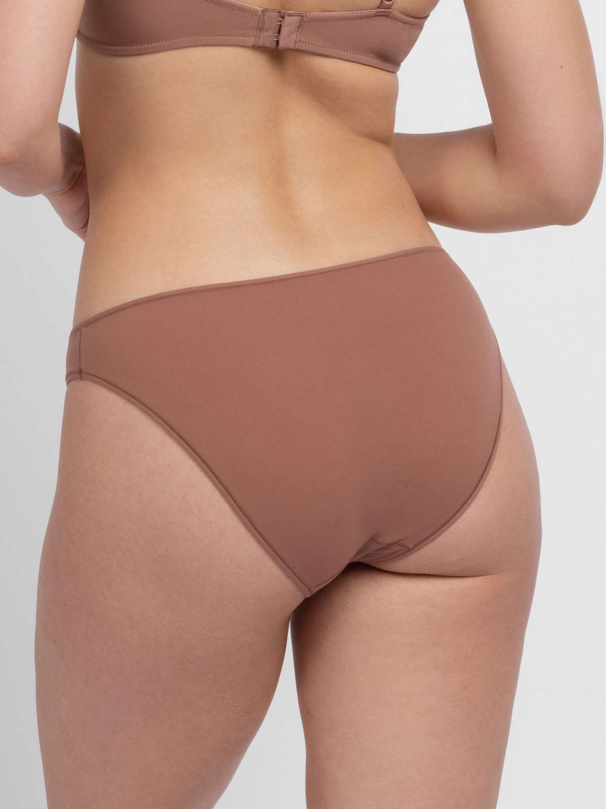 Noa Brief